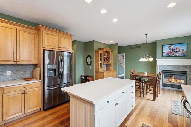 5521 N Ridge Circle, Bettendorf, IA 52722