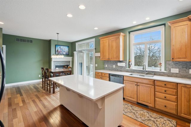 5521 N Ridge Circle, Bettendorf, IA 52722