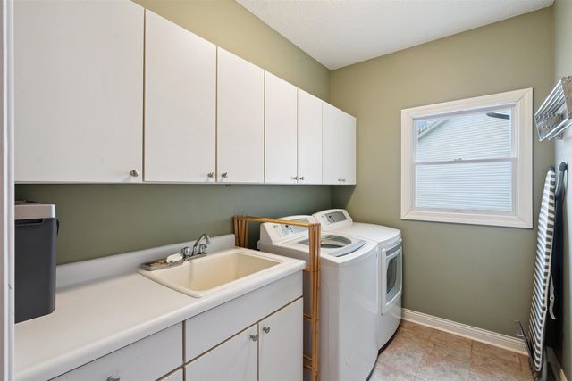 5521 N Ridge Circle, Bettendorf, IA 52722