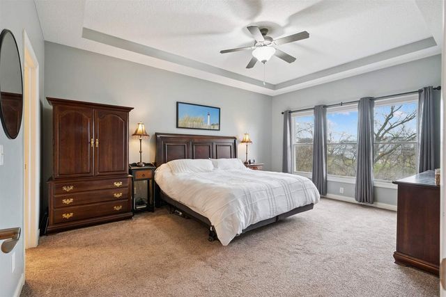 5521 N Ridge Circle, Bettendorf, IA 52722