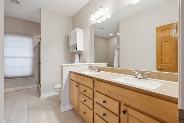 5521 N Ridge Circle, Bettendorf, IA 52722