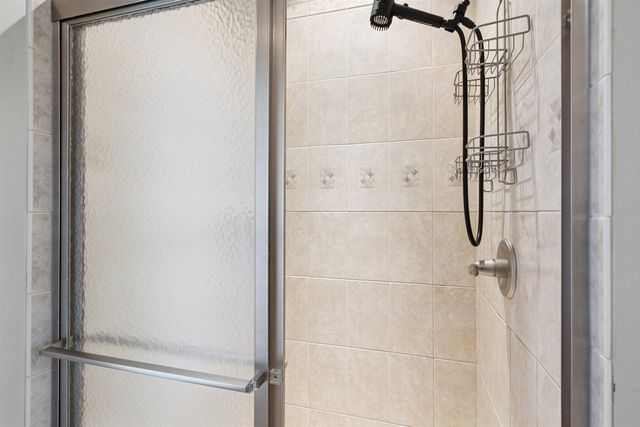 5521 N Ridge Circle, Bettendorf, IA 52722