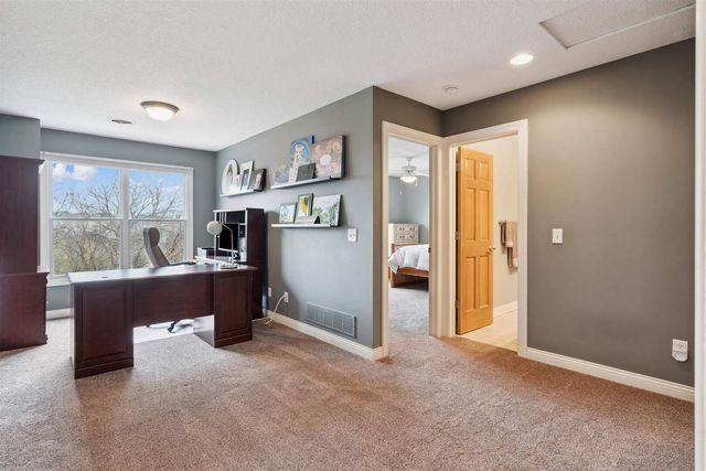 5521 N Ridge Circle, Bettendorf, IA 52722