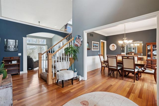 5521 N Ridge Circle, Bettendorf, IA 52722