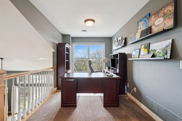 5521 N Ridge Circle, Bettendorf, IA 52722