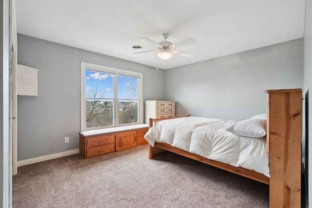 5521 N Ridge Circle, Bettendorf, IA 52722