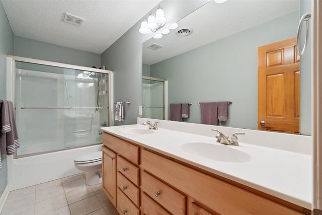 5521 N Ridge Circle, Bettendorf, IA 52722