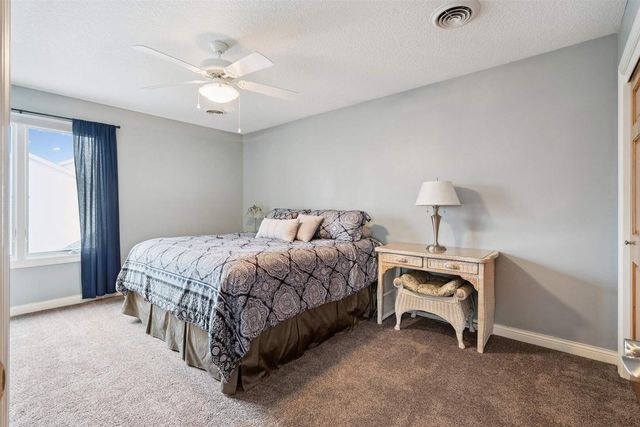 5521 N Ridge Circle, Bettendorf, IA 52722