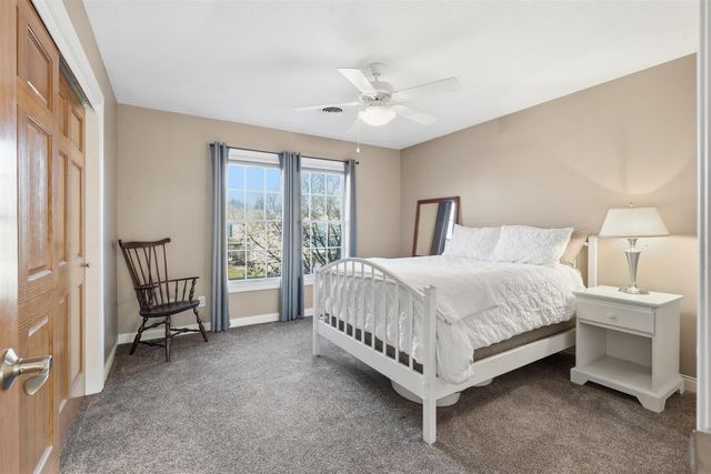 5521 N Ridge Circle, Bettendorf, IA 52722