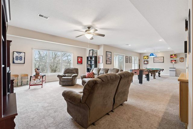 5521 N Ridge Circle, Bettendorf, IA 52722