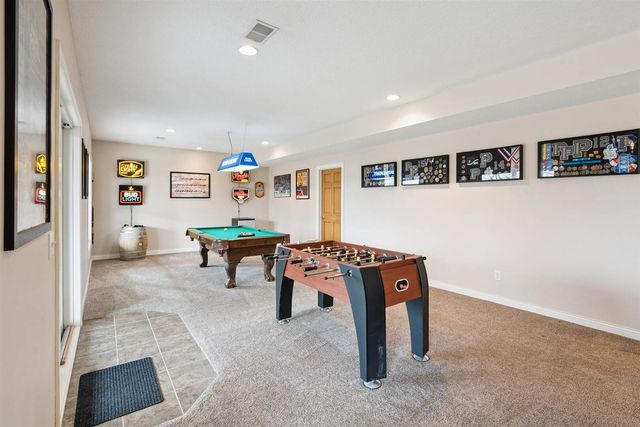 5521 N Ridge Circle, Bettendorf, IA 52722