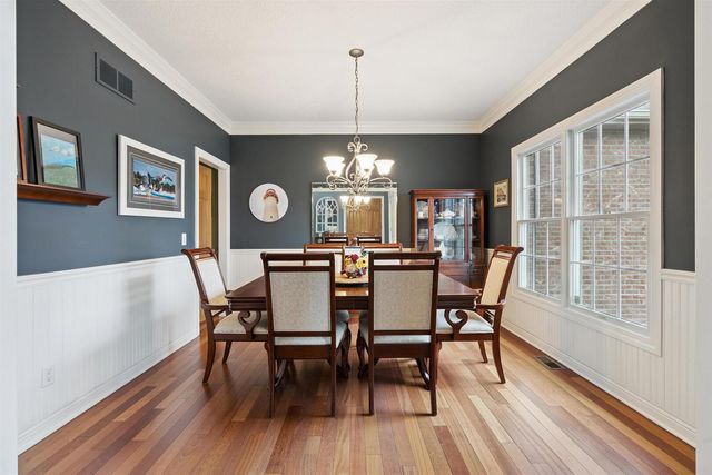 5521 N Ridge Circle, Bettendorf, IA 52722