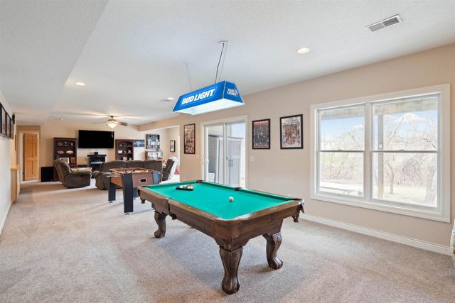 5521 N Ridge Circle, Bettendorf, IA 52722