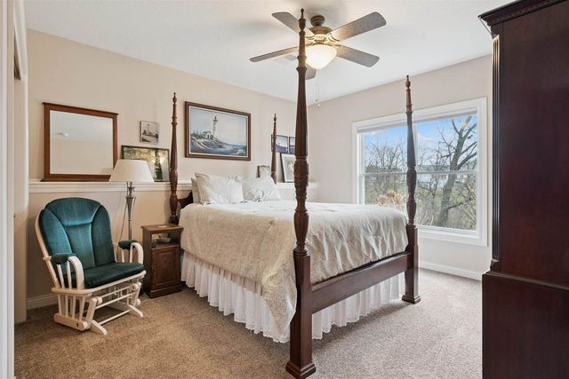 5521 N Ridge Circle, Bettendorf, IA 52722