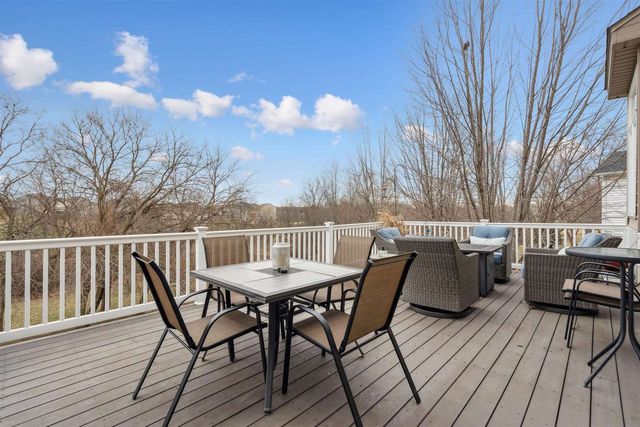 5521 N Ridge Circle, Bettendorf, IA 52722