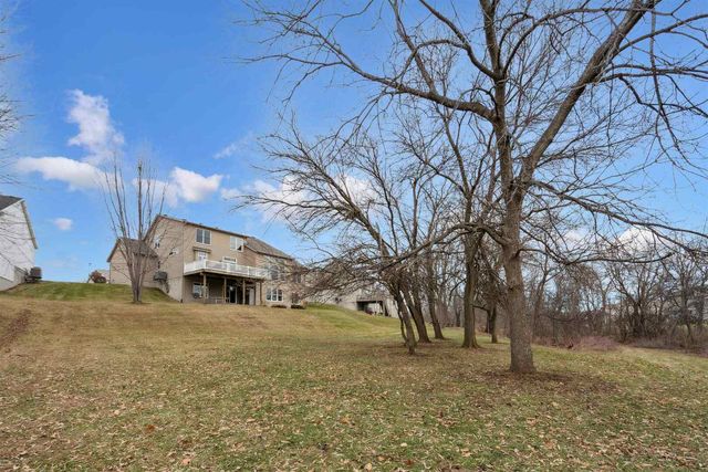 5521 N Ridge Circle, Bettendorf, IA 52722