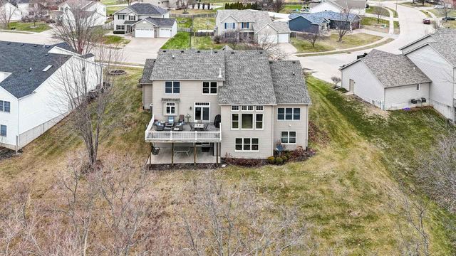 5521 N Ridge Circle, Bettendorf, IA 52722