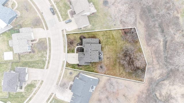 5521 N Ridge Circle, Bettendorf, IA 52722