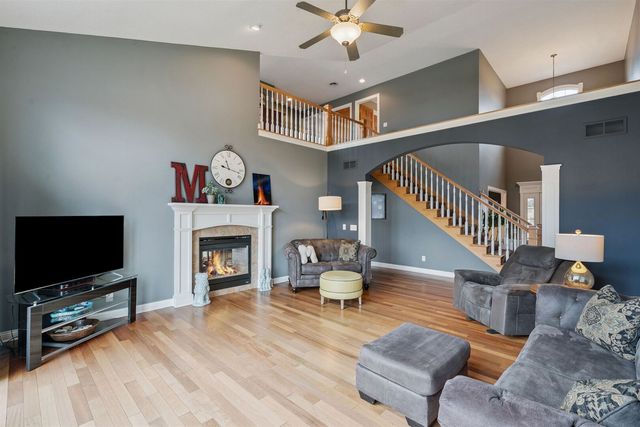 5521 N Ridge Circle, Bettendorf, IA 52722