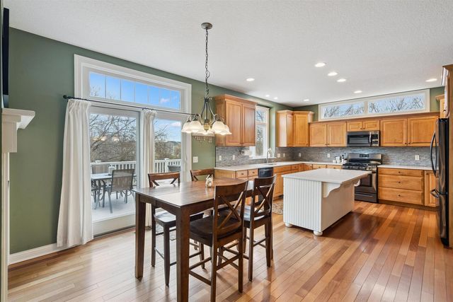 5521 N Ridge Circle, Bettendorf, IA 52722