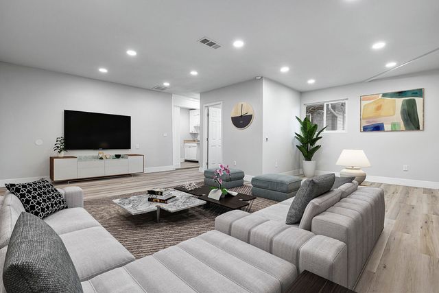 610 S U Street, Tulare, CA 93274