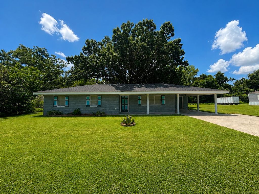 320 Ozia Skyline Drive, Houma, LA 70364