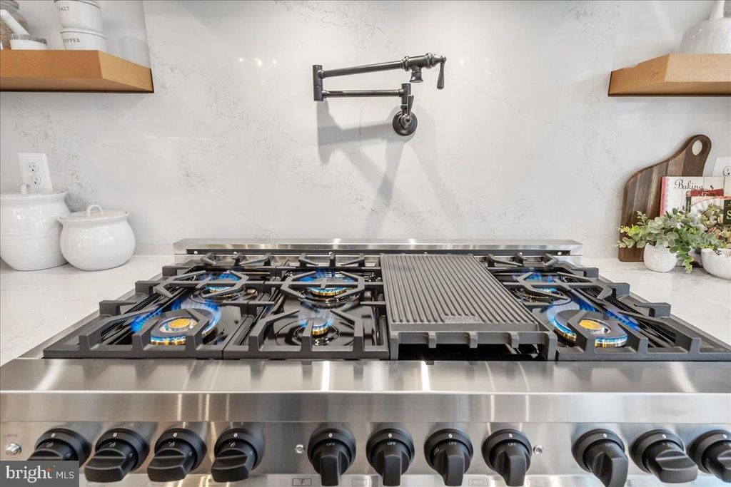 Image 34 of property listing at 3520 CASTLE WAY, Davidsonville, MD 21035