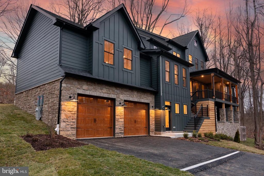 Image 4 of property listing at 3520 CASTLE WAY, Davidsonville, MD 21035