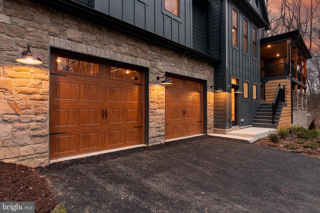 Image 5 of property listing at 3520 CASTLE WAY, Davidsonville, MD 21035