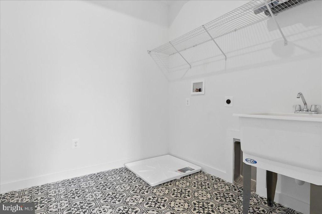 Image 71 of property listing at 3520 CASTLE WAY, Davidsonville, MD 21035