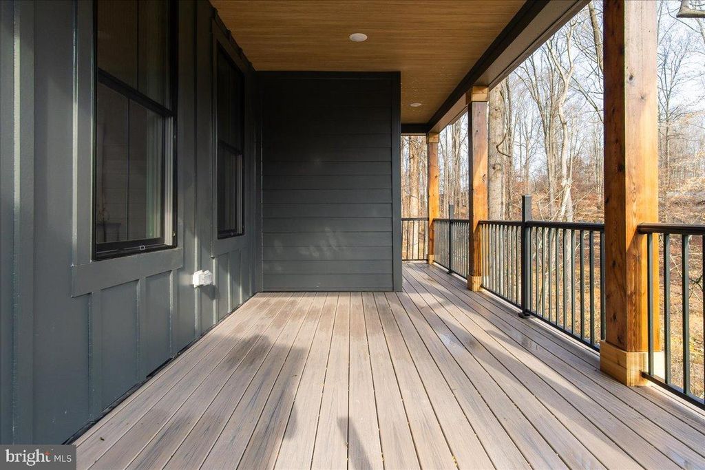 Image 8 of property listing at 3520 CASTLE WAY, Davidsonville, MD 21035