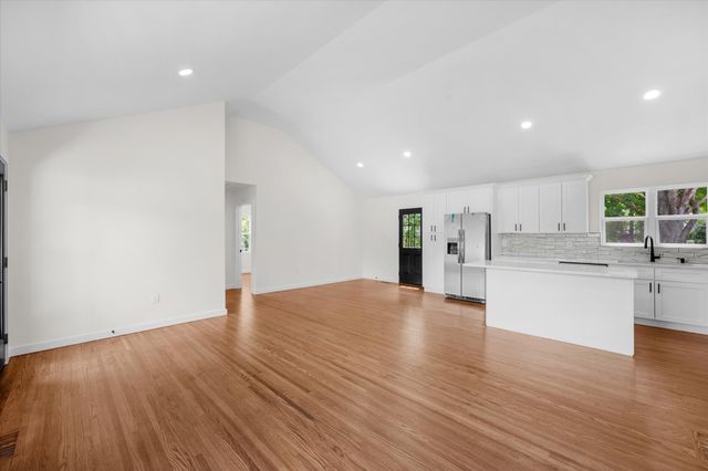 2125 Crystal Dr, Nashville, TN 37210