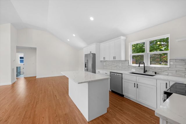 2125 Crystal Dr, Nashville, TN 37210