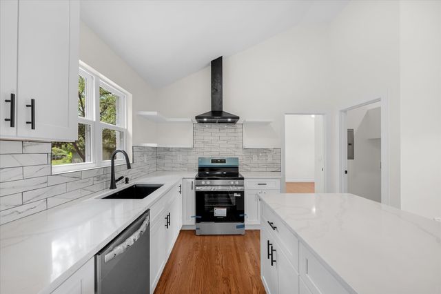 2125 Crystal Dr, Nashville, TN 37210