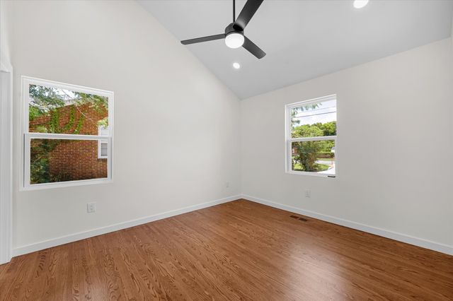2125 Crystal Dr, Nashville, TN 37210