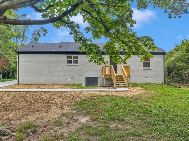 2125 Crystal Dr, Nashville, TN 37210