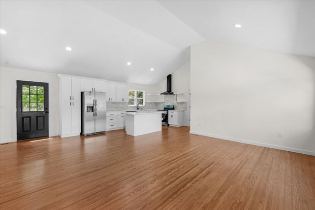 2125 Crystal Dr, Nashville, TN 37210