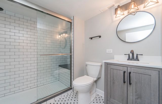 6601 N Sioux Avenue, Chicago, IL 60646