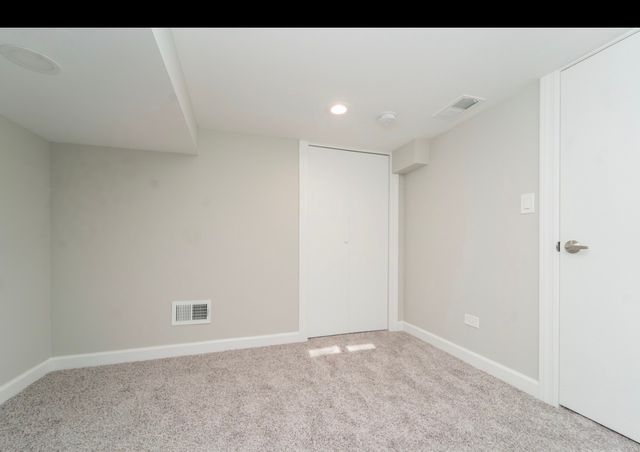 6601 N Sioux Avenue, Chicago, IL 60646