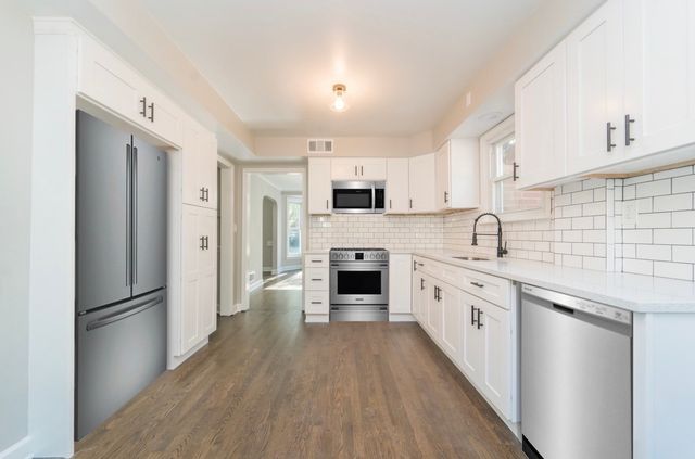6601 N Sioux Avenue, Chicago, IL 60646
