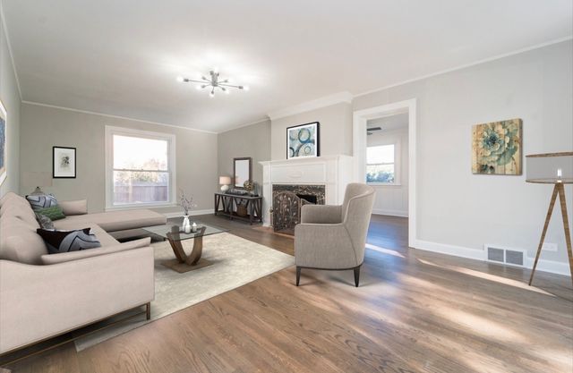 6601 N Sioux Avenue, Chicago, IL 60646