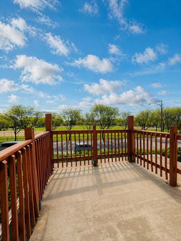 6601 N Sioux Avenue, Chicago, IL 60646