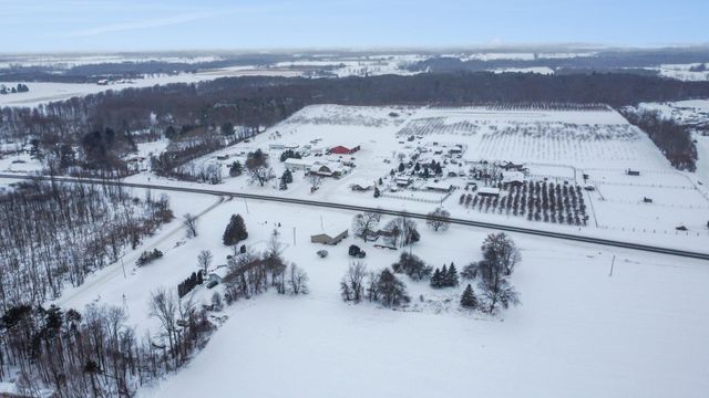 3060 N Sheridan Road, Douglass Twp, MI 48888