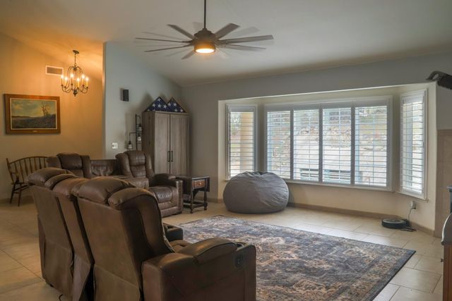 33478 Spreading Oak Lane, Auberry, CA 93602