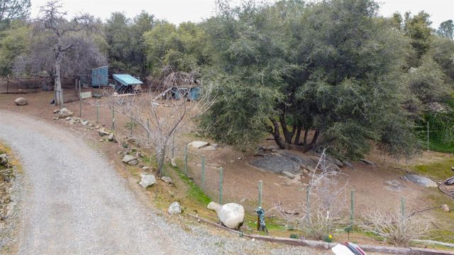 33478 Spreading Oak Lane, Auberry, CA 93602