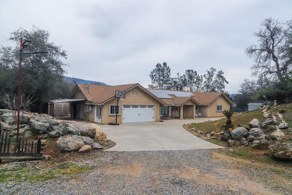 33478 Spreading Oak Lane, Auberry, CA 93602