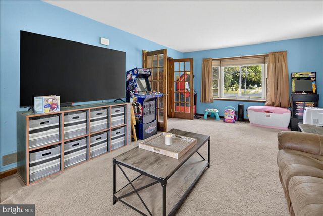 35 BEECHWOOD DR, Robbinsville, NJ 08691