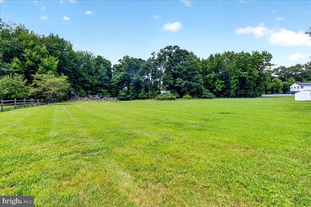 35 BEECHWOOD DR, Robbinsville, NJ 08691
