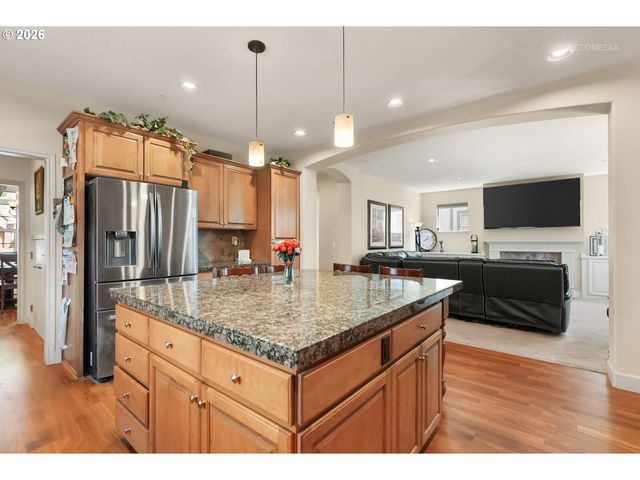 12026 Sw SURREY St, Wilsonville, OR 97070