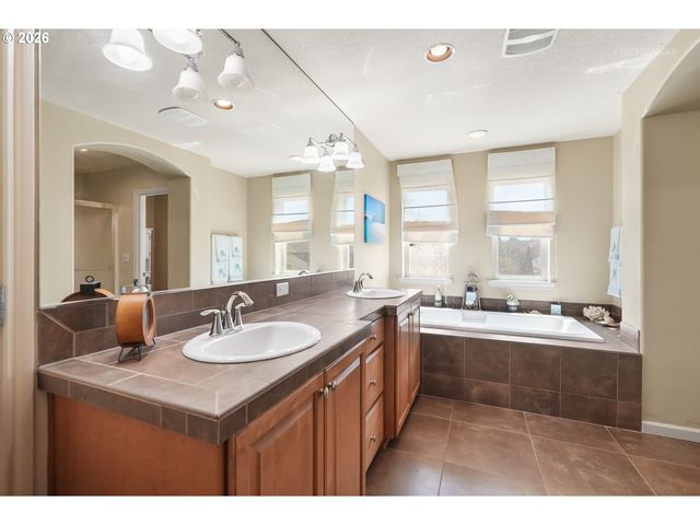 12026 Sw SURREY St, Wilsonville, OR 97070